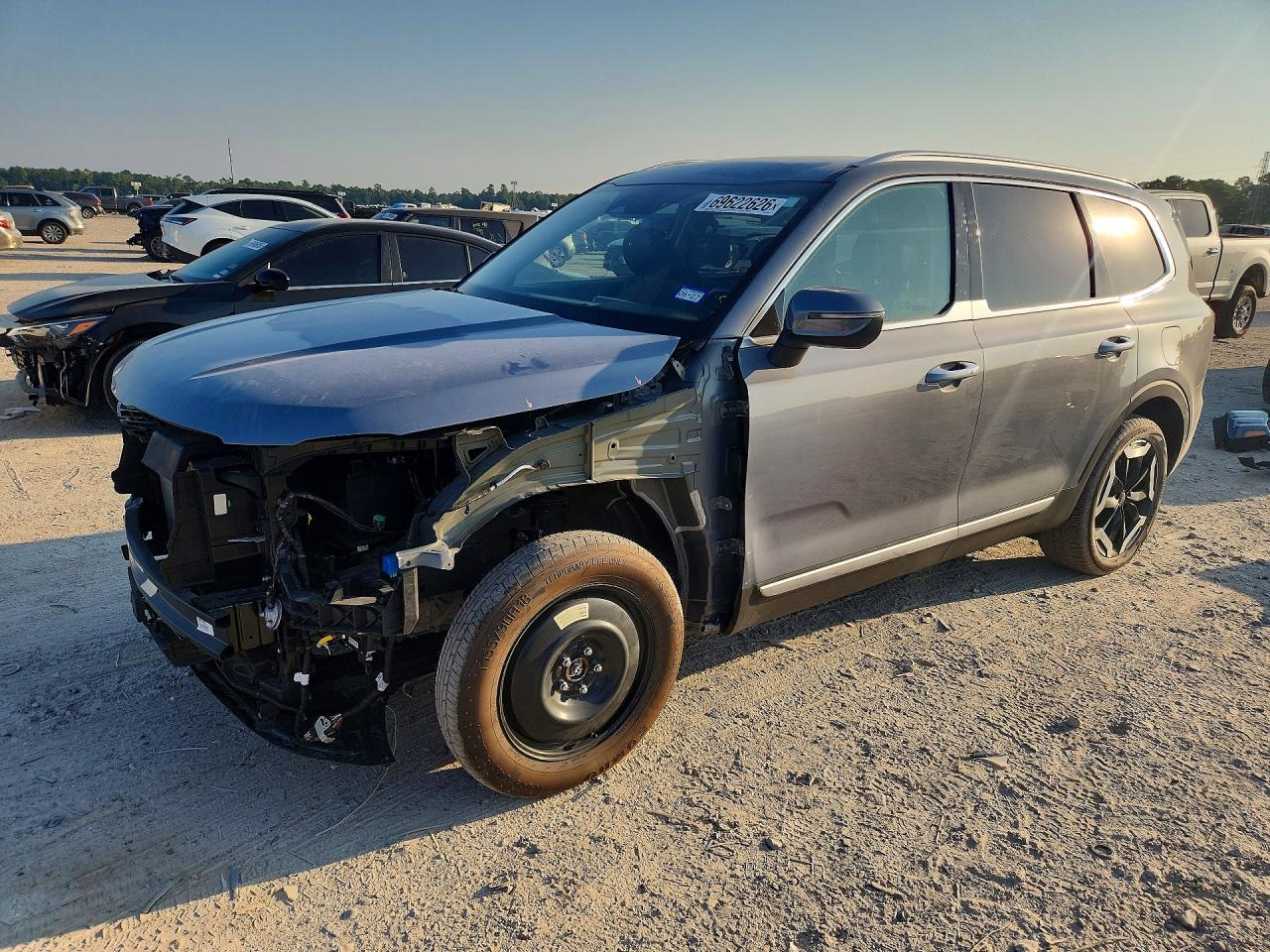 2025 KIA TELLURIDE S — Front 3/4