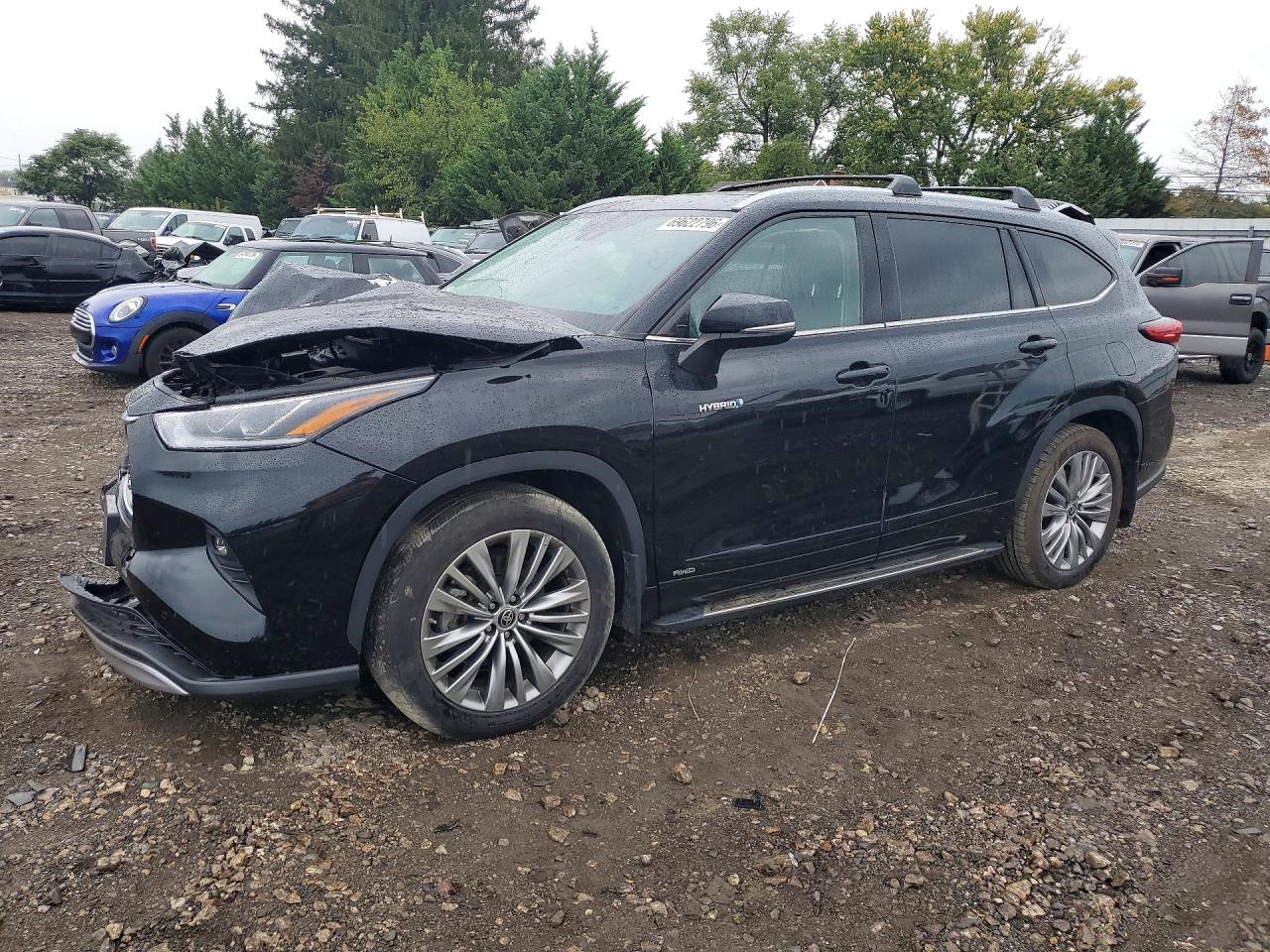 2021 TOYOTA HIGHLANDER Platinum — Front 3/4