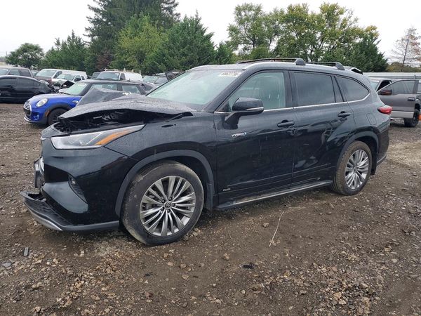 2021 TOYOTA HIGHLANDER — DSFA — Front 3/4