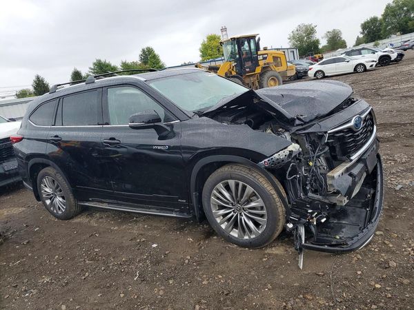 2021 TOYOTA HIGHLANDER Platinum — Passenger 3/4