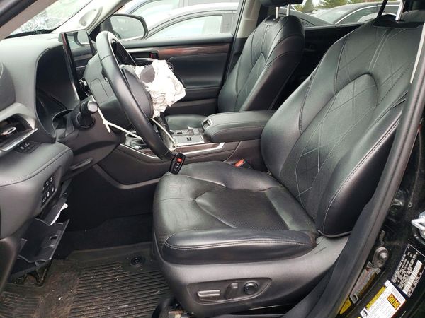 2021 TOYOTA HIGHLANDER Platinum — DENT