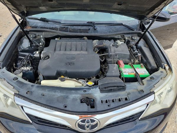 2012 TOYOTA CAMRY — Engine bay