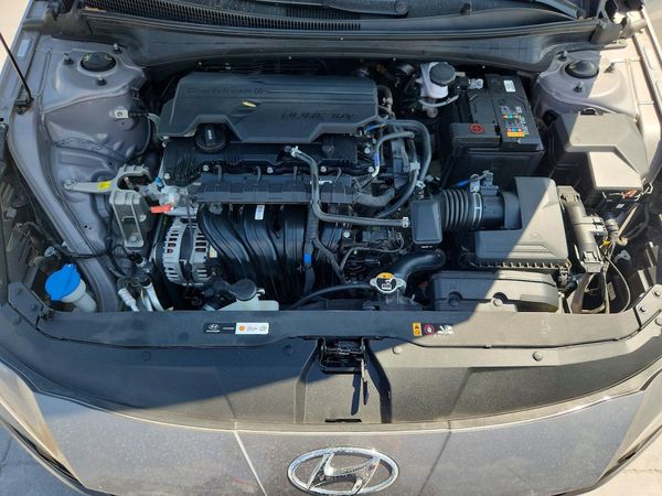 2023 HYUNDAI ELANTRA SEL — Engine bay