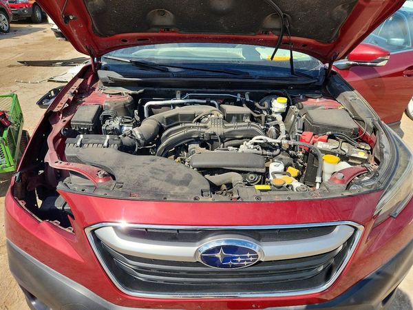 2020 SUBARU OUTBACK — Engine bay