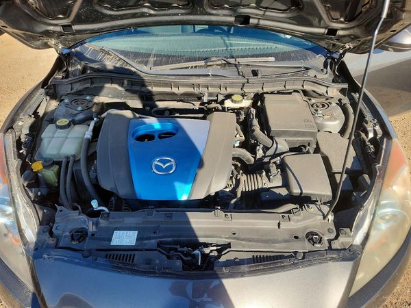 2013 MAZDA 3 Touring/GS — Engine bay