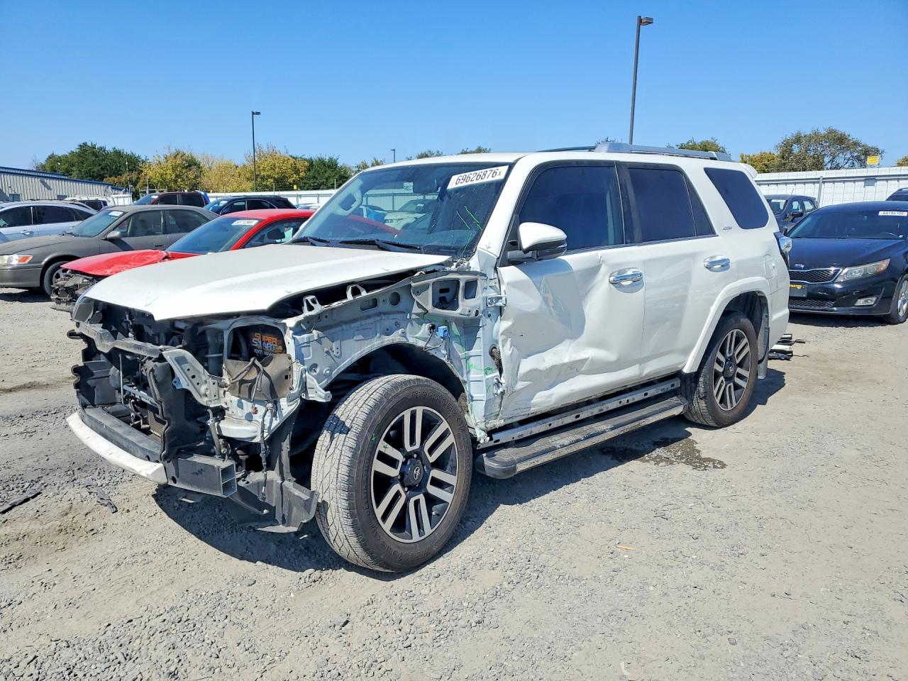 2016 TOYOTA 4RUNNER Base Grade — Front 3/4