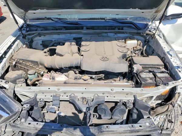 2016 TOYOTA 4RUNNER Base Grade — Engine bay