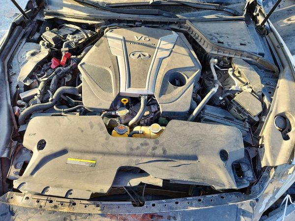 2017 INFINITI Q50 — Engine bay