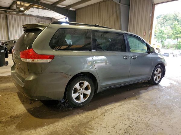 2014 TOYOTA SIENNA — PSRA