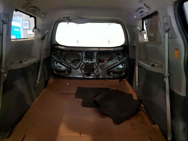 2014 TOYOTA SIENNA — SUVN