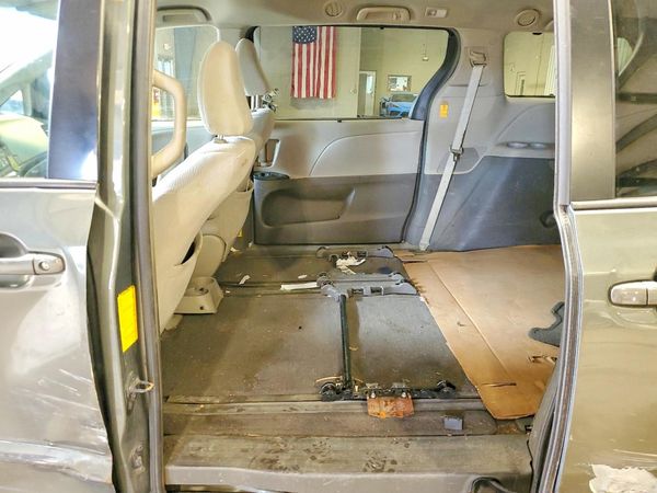 2014 TOYOTA SIENNA — PSRS