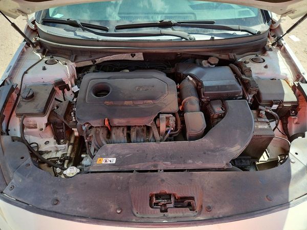 2016 HYUNDAI SONATA — Engine bay