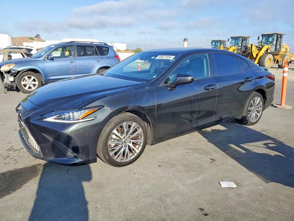 2021 LEXUS ES 300h Premium — Front 3/4