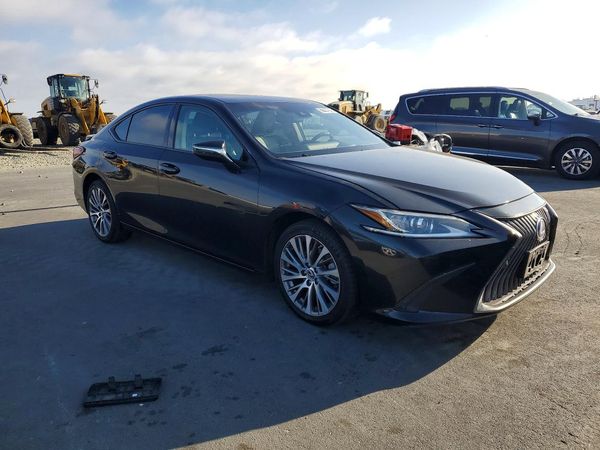 2021 LEXUS ES 300h Premium — Passenger 3/4