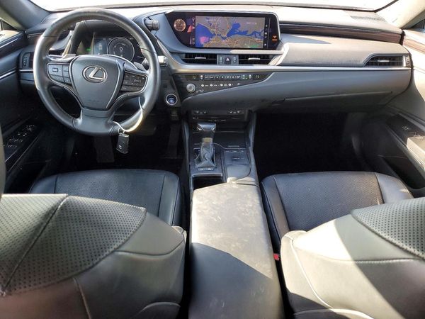 2021 LEXUS ES 300h Premium — CKPT