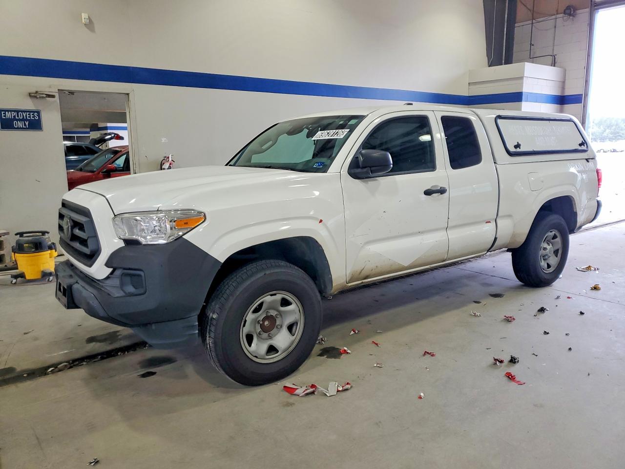 2022 TOYOTA TACOMA SR5 — Front 3/4