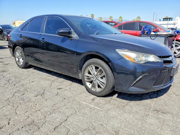 2015 TOYOTA CAMRY — Passenger 3/4