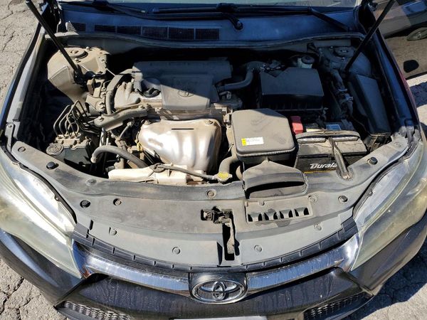 2015 TOYOTA CAMRY — Engine bay