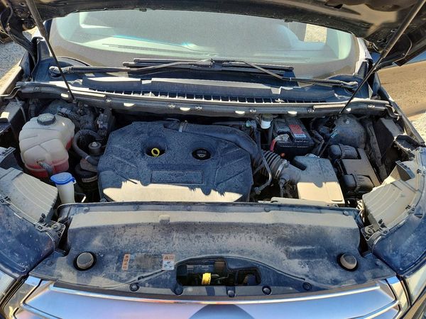 2018 FORD EDGE SEL — Engine bay