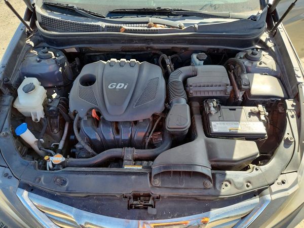 2013 HYUNDAI SONATA — Engine bay