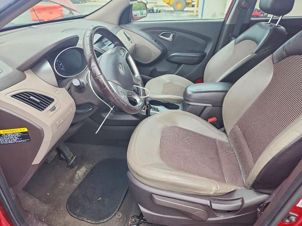2012 HYUNDAI TUCSON GLS — DENT
