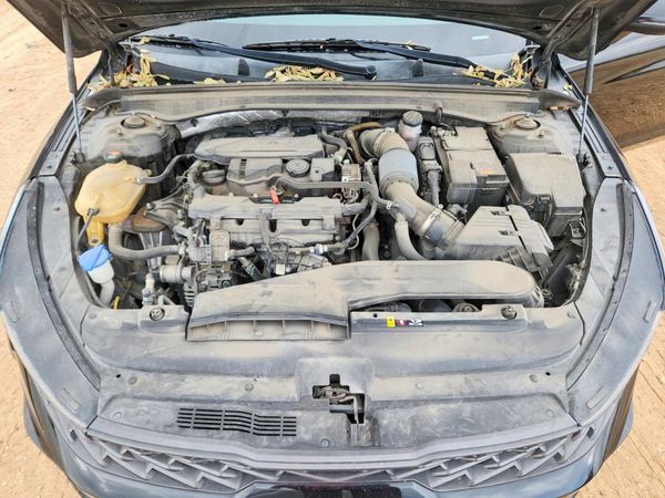 2022 KIA K5 — Engine bay