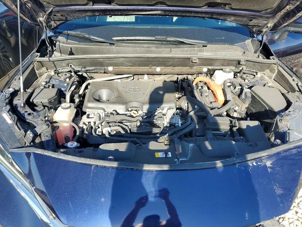 2021 TOYOTA VENZA — Engine bay