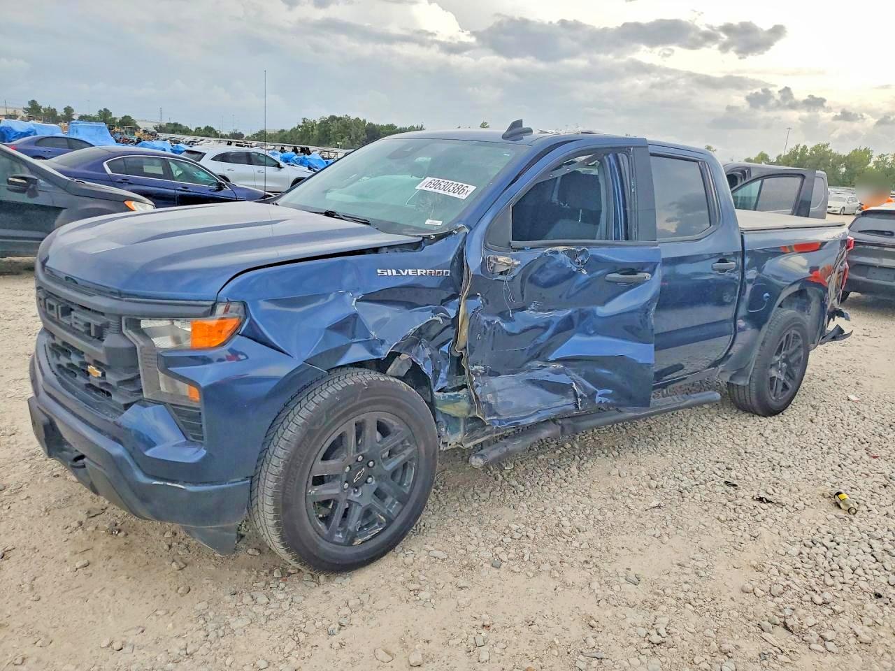 2023 CHEVROLET SILVERADO Custom — Front 3/4