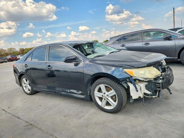 2014 TOYOTA CAMRY — Passenger 3/4
