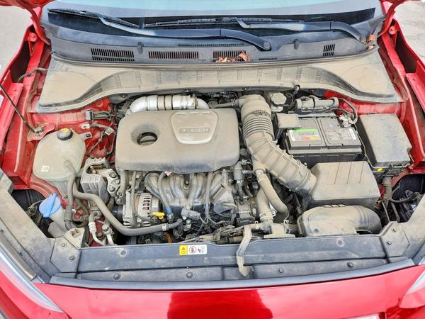 2019 HYUNDAI KONA Limited — Engine bay