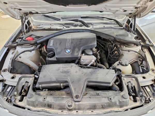 2013 BMW 328 xDrive — Engine bay