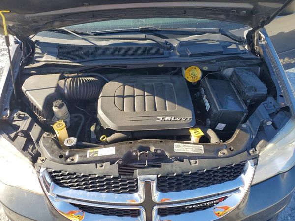 2016 DODGE GRAND CARAVAN SE — Engine bay