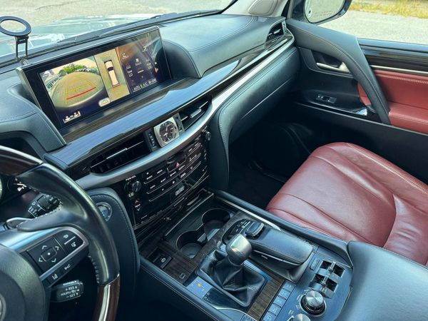 2019 LEXUS LX570
