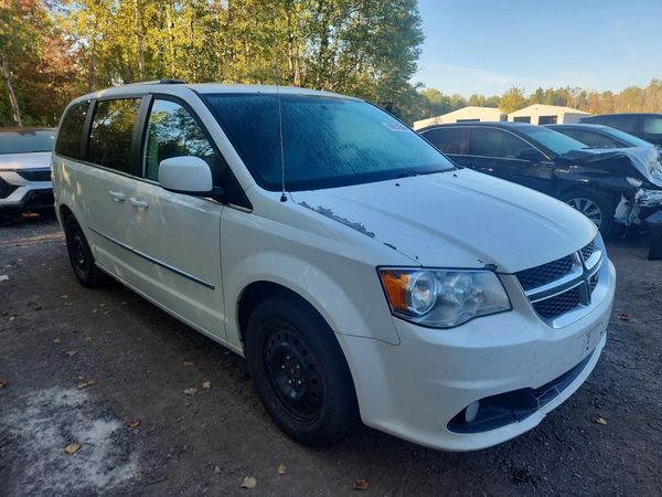 2017 DODGE GRAND CARAVAN CREW — Passenger 3/4