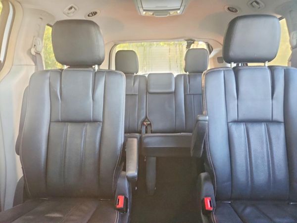 2017 DODGE GRAND CARAVAN CREW — SUVN