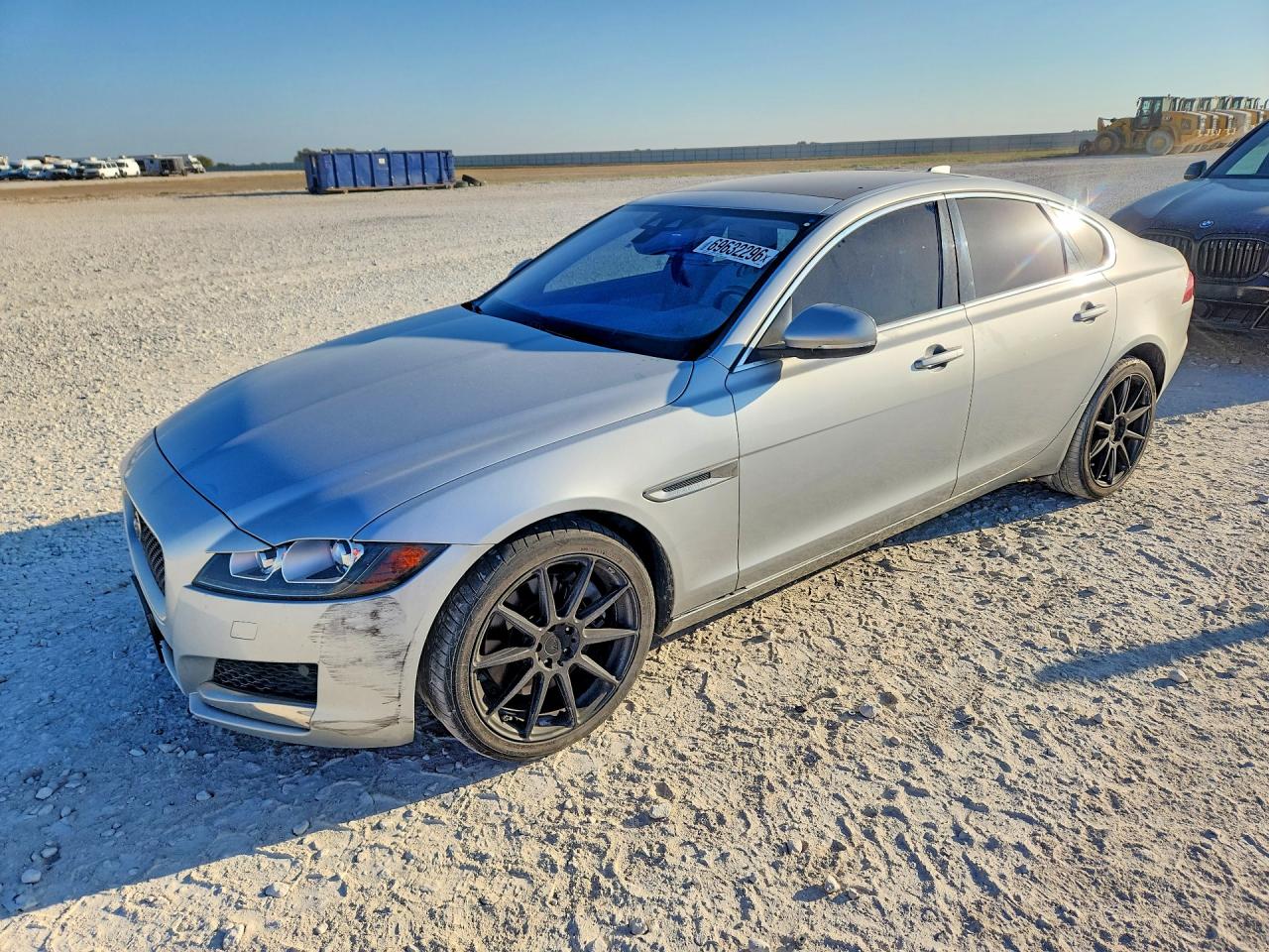 2017 JAGUAR XF Premium — Front 3/4