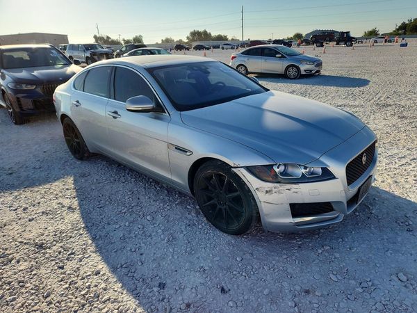 2017 JAGUAR XF Premium — Passenger 3/4