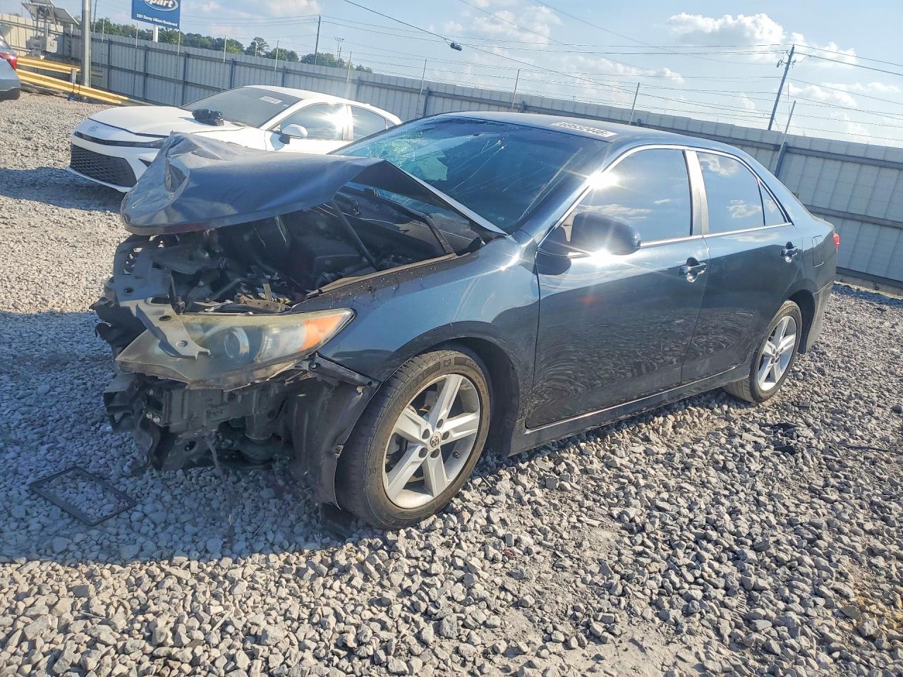2013 TOYOTA CAMRY — Front 3/4