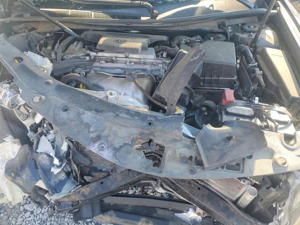 2013 TOYOTA CAMRY — Engine bay