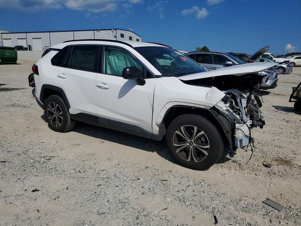 2020 TOYOTA RAV4 LE — Passenger 3/4