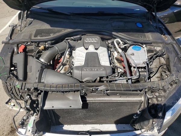 2013 AUDI A7 quattro Prestige — Engine bay