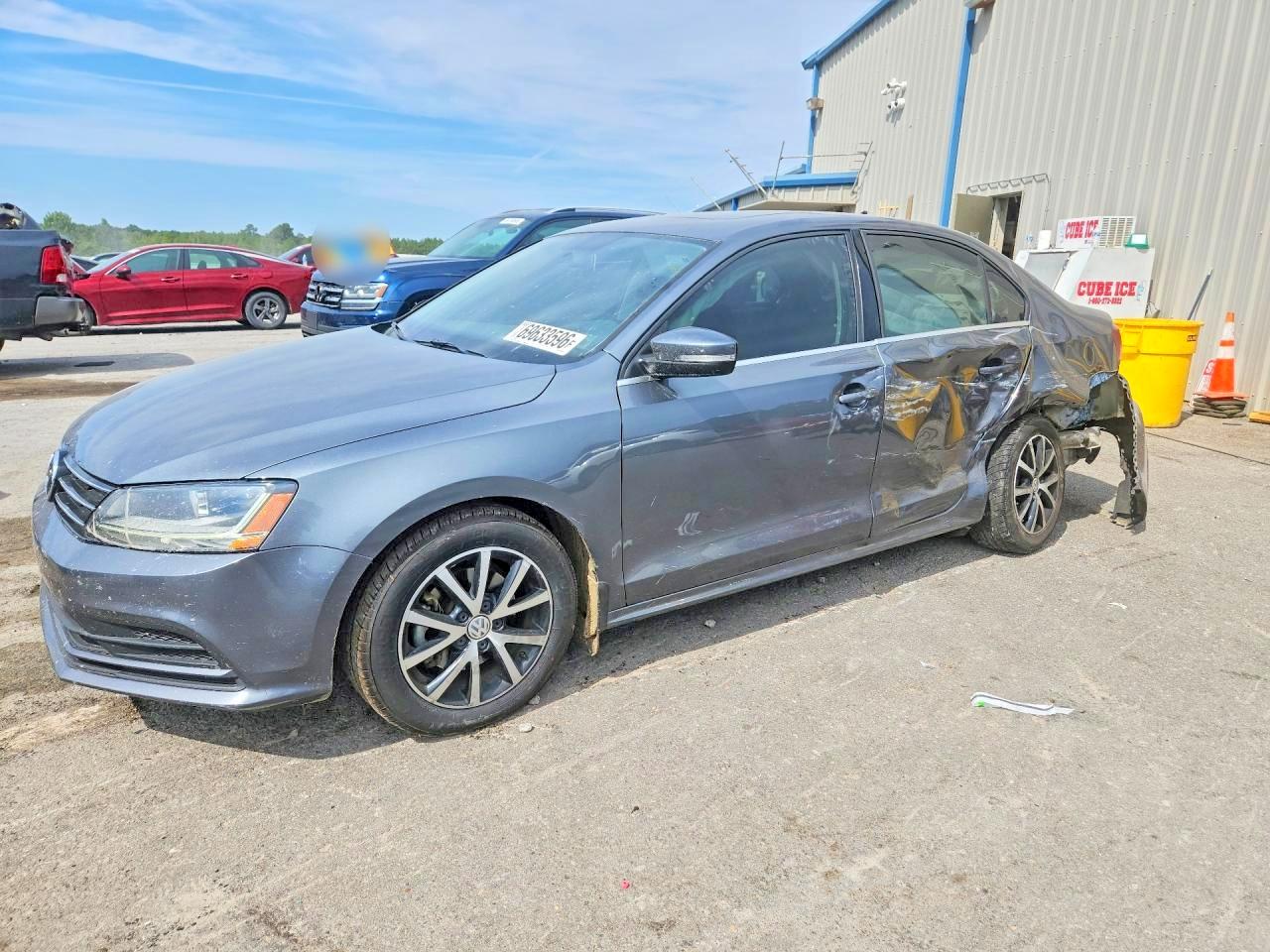2017 VOLKSWAGEN JETTA SE — Front 3/4