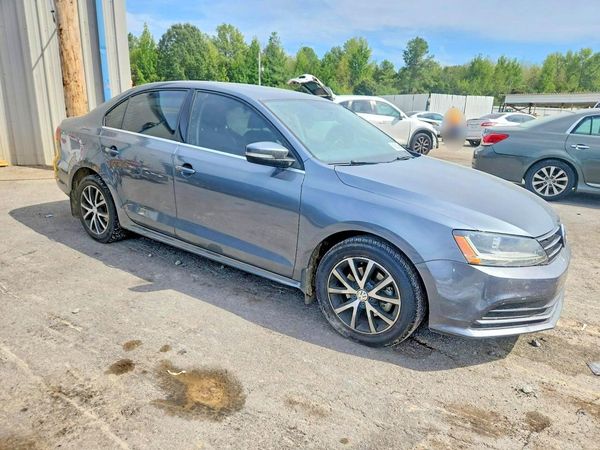 2017 VOLKSWAGEN JETTA SE — Passenger 3/4