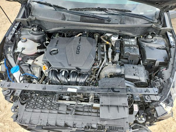 2026 KIA SPORTAGE LX — Engine bay