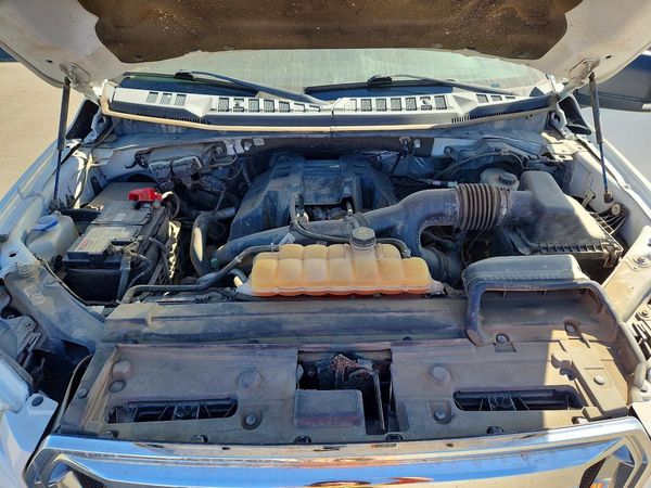 2017 FORD F150 SuperCrew — Engine bay