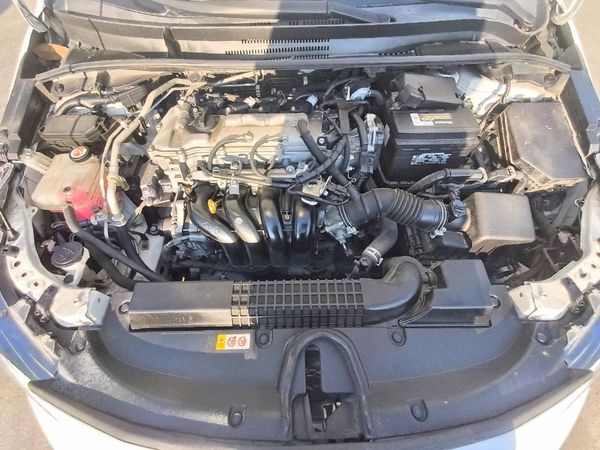 2020 TOYOTA COROLLA LE — Engine bay
