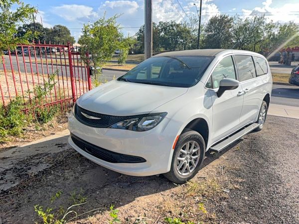 2022 CHRYSLER VOYAGER LX