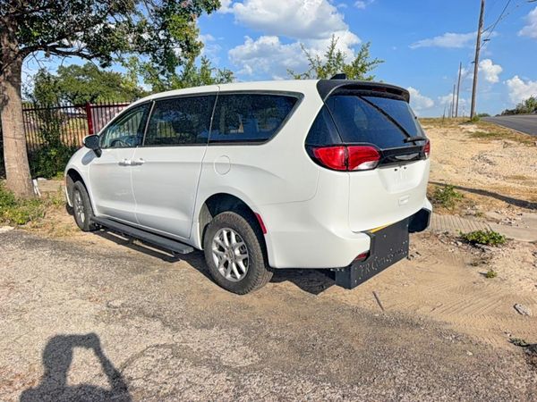 2022 CHRYSLER VOYAGER LX
