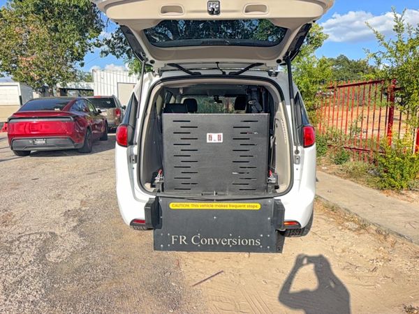 2022 CHRYSLER VOYAGER LX