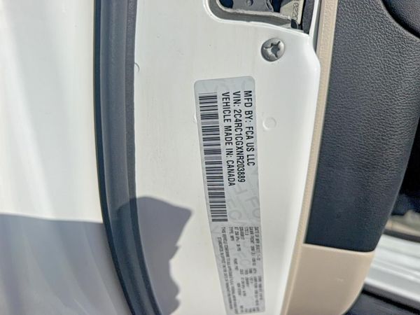 2022 CHRYSLER VOYAGER LX